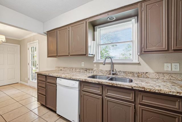 2926 Vance Avenue, Texas City, TX 77590