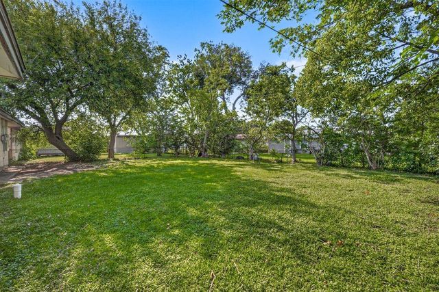 2926 Vance Avenue, Texas City, TX 77590