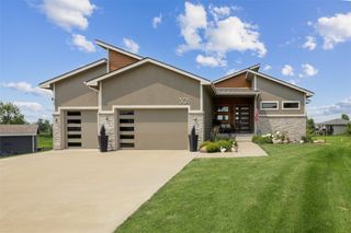 505 NE Dellwood Court, Waukee, IA 50263