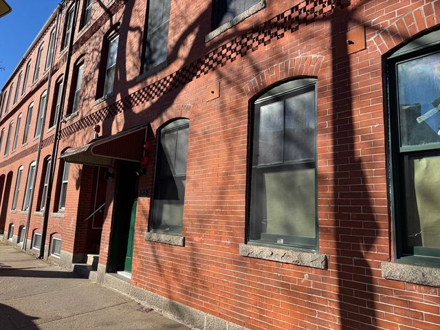 212 Chelsea Street 1, Boston, MA 02128