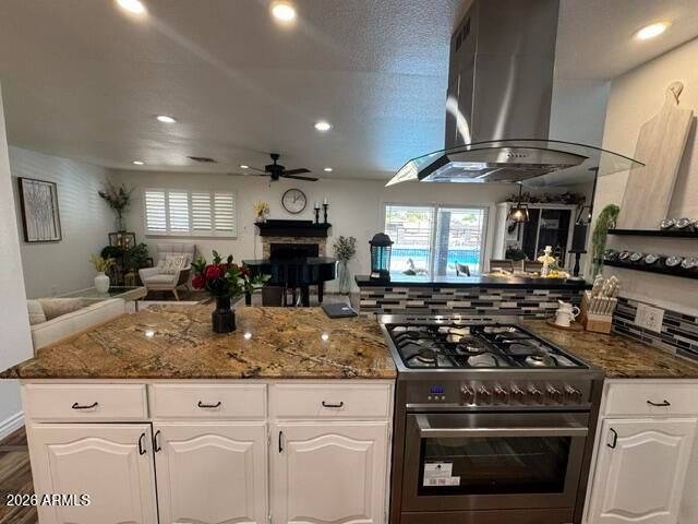 4210 W COUNTRY GABLES Drive, Phoenix, AZ 85053