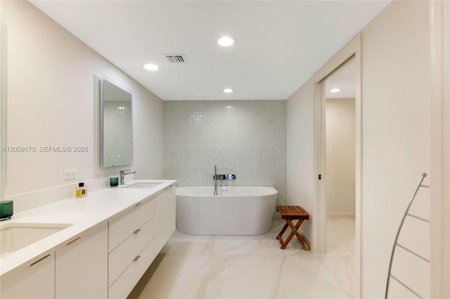3100 NE 47th Court 13, Fort Lauderdale, FL 33308