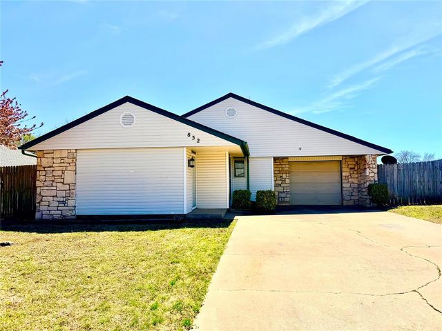 832 SE 14th Street, Moore, OK 73160