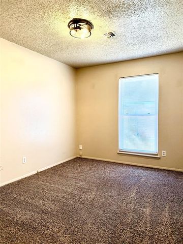 832 SE 14th Street, Moore, OK 73160