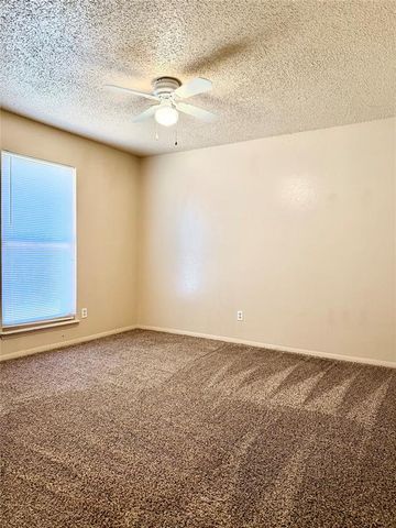 832 SE 14th Street, Moore, OK 73160