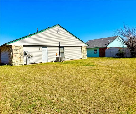832 SE 14th Street, Moore, OK 73160