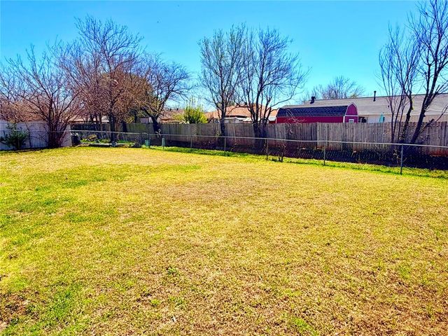 832 SE 14th Street, Moore, OK 73160