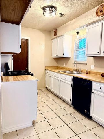 832 SE 14th Street, Moore, OK 73160