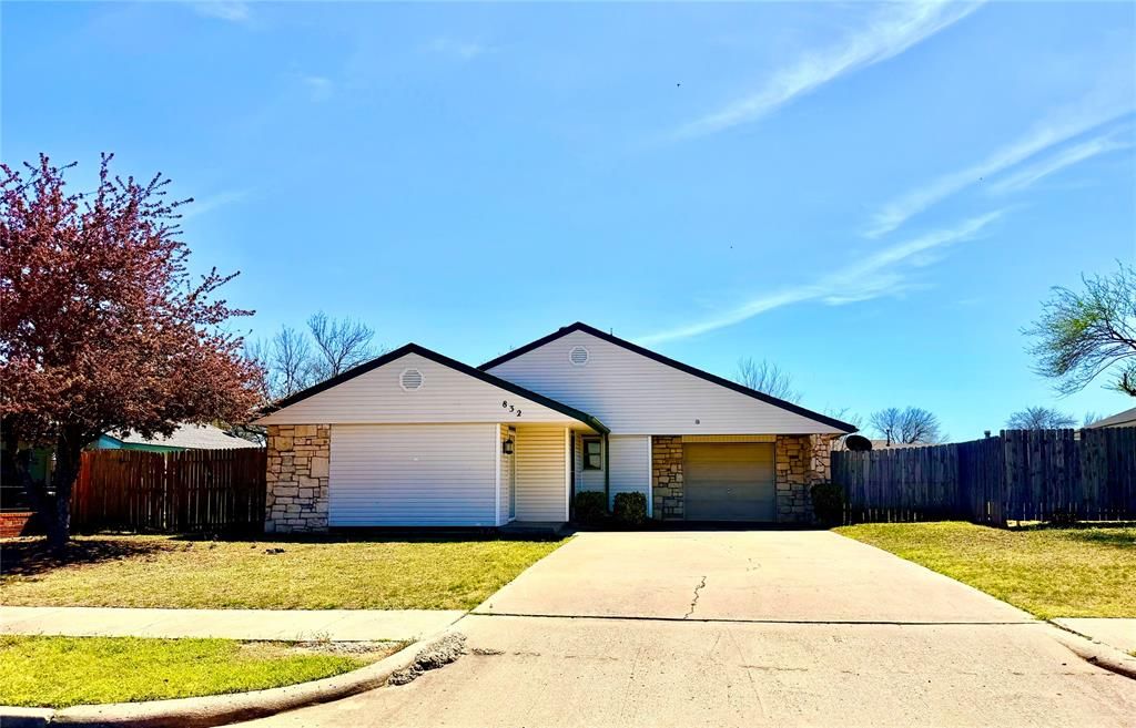 832 SE 14th Street, Moore, OK 73160