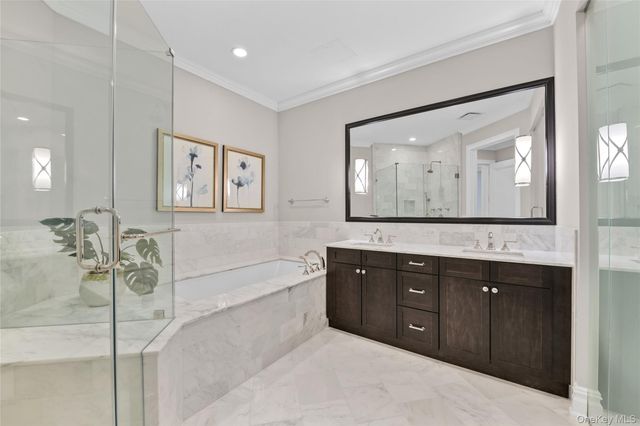 5000 Royal Court 5114, North Hills, NY 11040