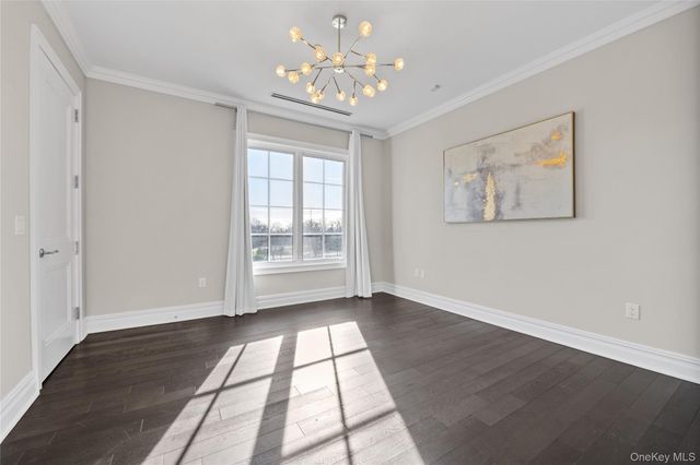 5000 Royal Court 5114, North Hills, NY 11040