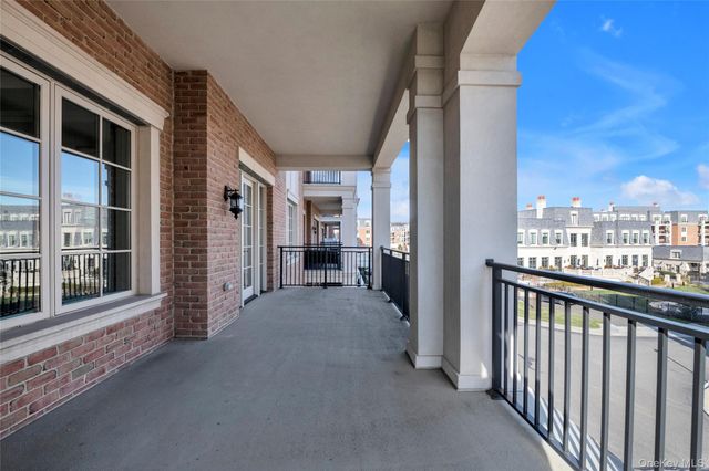 5000 Royal Court 5114, North Hills, NY 11040