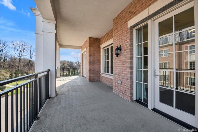 5000 Royal Court 5114, North Hills, NY 11040