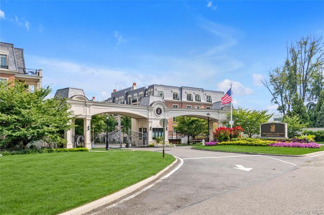 5000 Royal Court 5114, North Hills, NY 11040