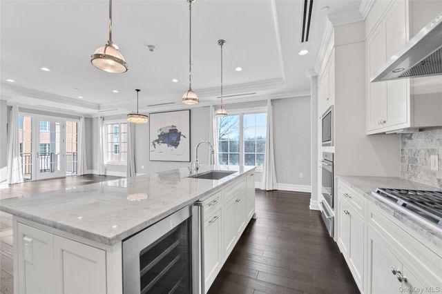 5000 Royal Court 5114, North Hills, NY 11040