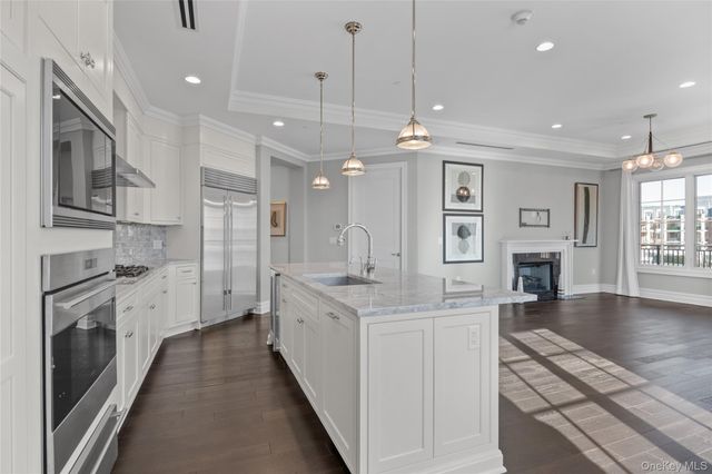 5000 Royal Court 5114, North Hills, NY 11040