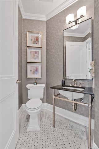 5000 Royal Court 5114, North Hills, NY 11040