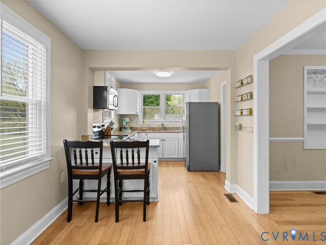 19604 Woodpecker Rd, South Chesterfield, VA 23803