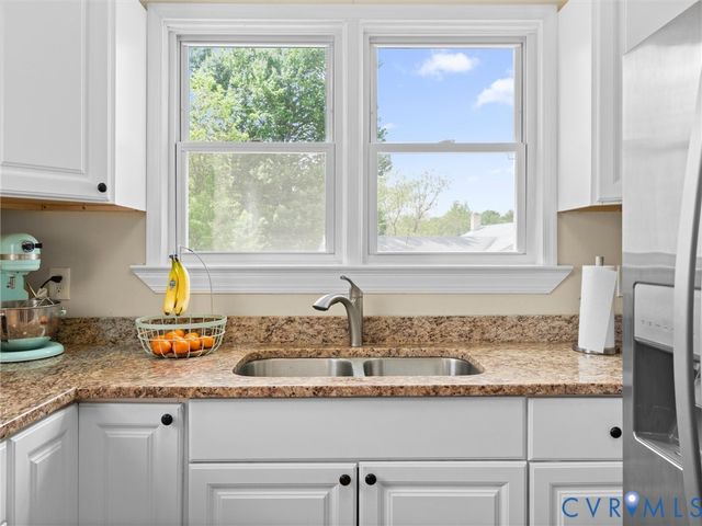 19604 Woodpecker Rd, South Chesterfield, VA 23803