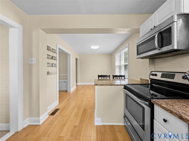19604 Woodpecker Rd, South Chesterfield, VA 23803