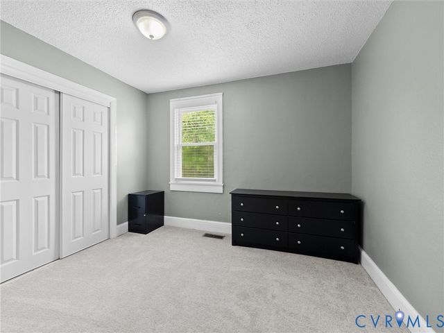 19604 Woodpecker Rd, South Chesterfield, VA 23803
