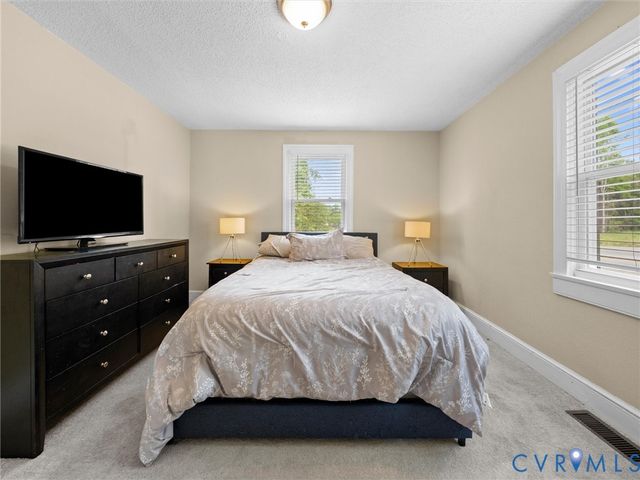 19604 Woodpecker Rd, South Chesterfield, VA 23803