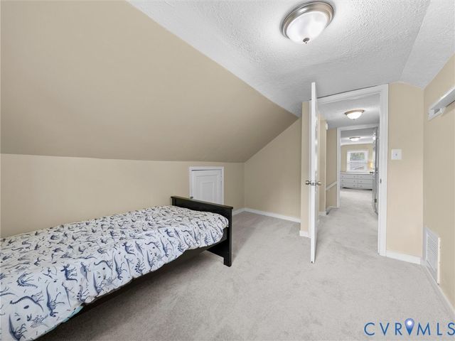 19604 Woodpecker Rd, South Chesterfield, VA 23803