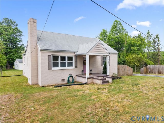 19604 Woodpecker Rd, South Chesterfield, VA 23803