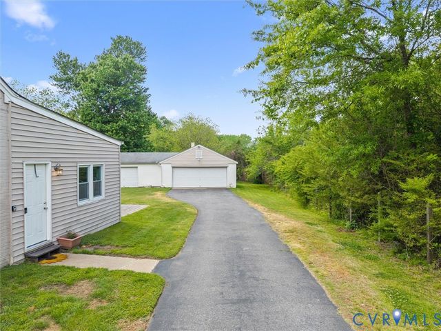 19604 Woodpecker Rd, South Chesterfield, VA 23803