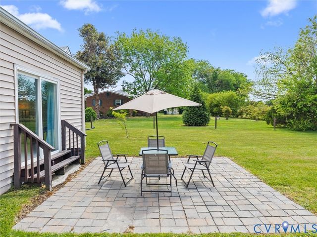 19604 Woodpecker Rd, South Chesterfield, VA 23803