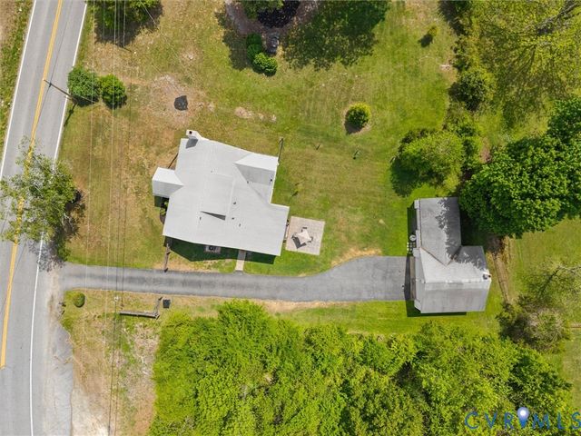19604 Woodpecker Rd, South Chesterfield, VA 23803