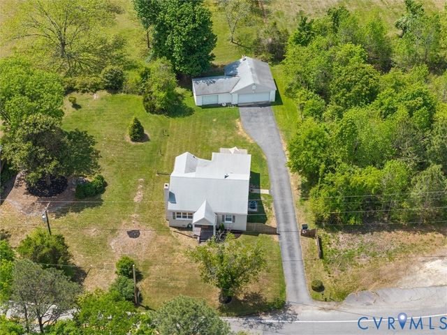 19604 Woodpecker Rd, South Chesterfield, VA 23803