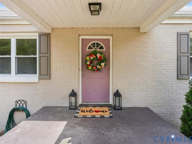 19604 Woodpecker Rd, South Chesterfield, VA 23803