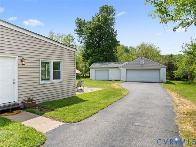 19604 Woodpecker Rd, South Chesterfield, VA 23803
