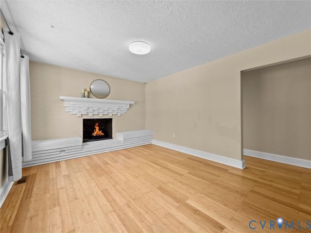 19604 Woodpecker Rd, South Chesterfield, VA 23803