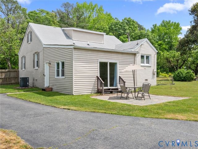 19604 Woodpecker Rd, South Chesterfield, VA 23803