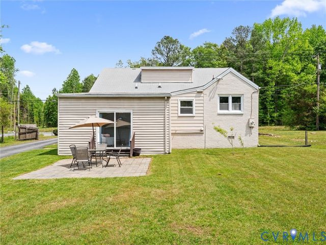 19604 Woodpecker Rd, South Chesterfield, VA 23803