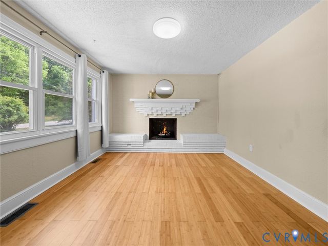 19604 Woodpecker Rd, South Chesterfield, VA 23803
