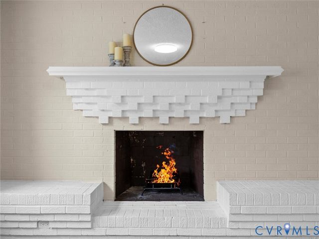 19604 Woodpecker Rd, South Chesterfield, VA 23803