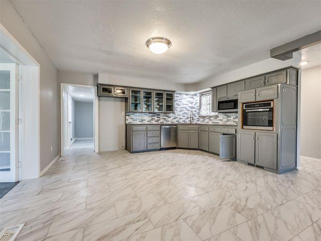 509 Turtle Creek Drive, Yukon, OK 73099