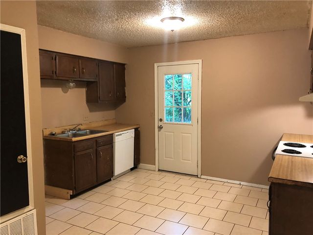 605 N Betty Jo Drive 2, Fayetteville, AR 72701