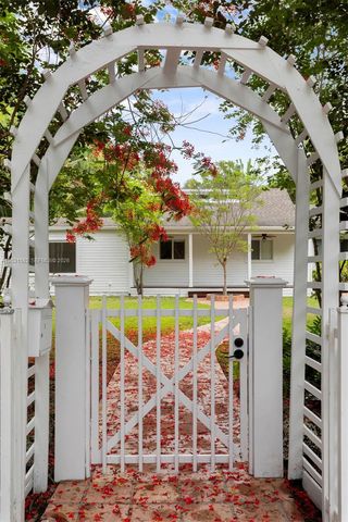 3945 Loquat Avenue, Miami, FL 33133