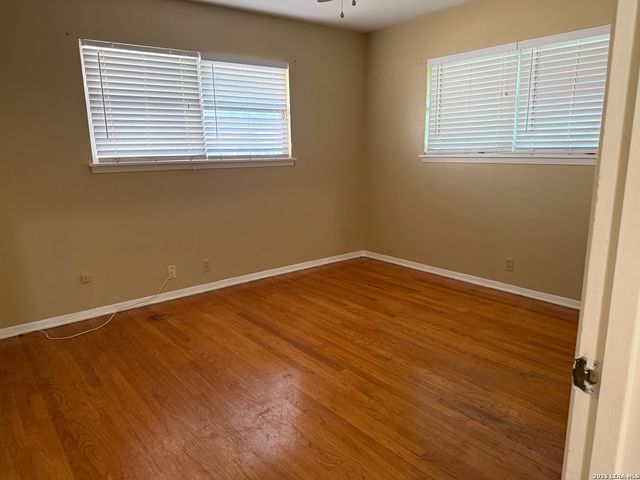 4907 SEABREEZE DR, San Antonio, TX 78220