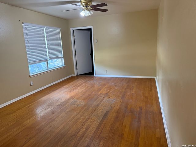 4907 SEABREEZE DR, San Antonio, TX 78220