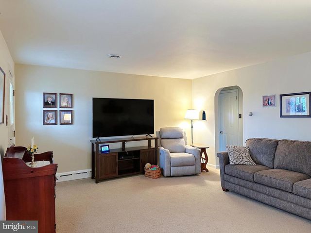 1062 JEFFERSON ST, Red Hill, PA 18076