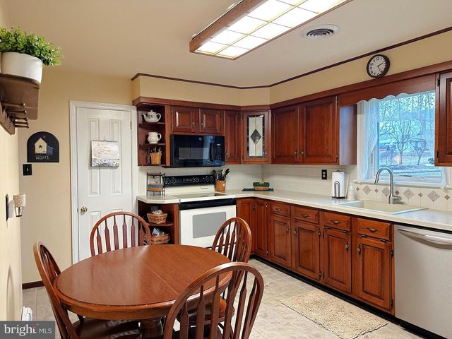 1062 JEFFERSON ST, Red Hill, PA 18076