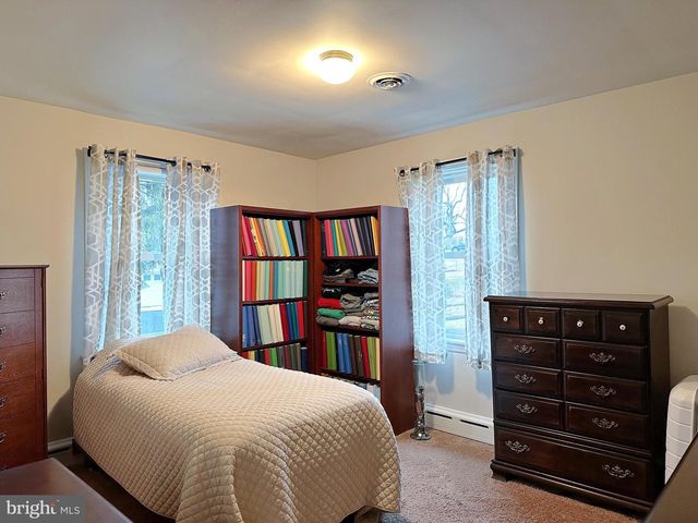 1062 JEFFERSON ST, Red Hill, PA 18076