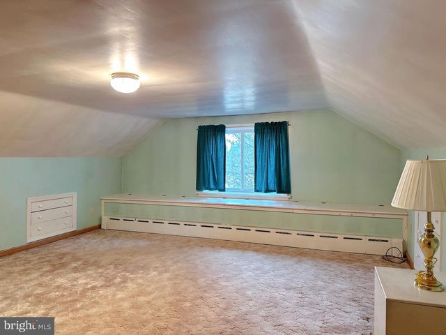 1062 JEFFERSON ST, Red Hill, PA 18076