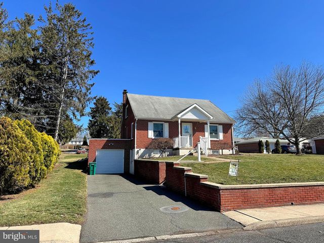 1062 JEFFERSON ST, Red Hill, PA 18076
