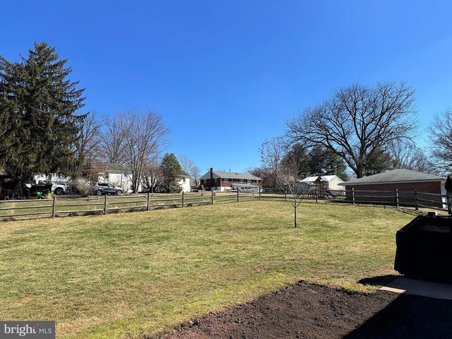 1062 JEFFERSON ST, Red Hill, PA 18076